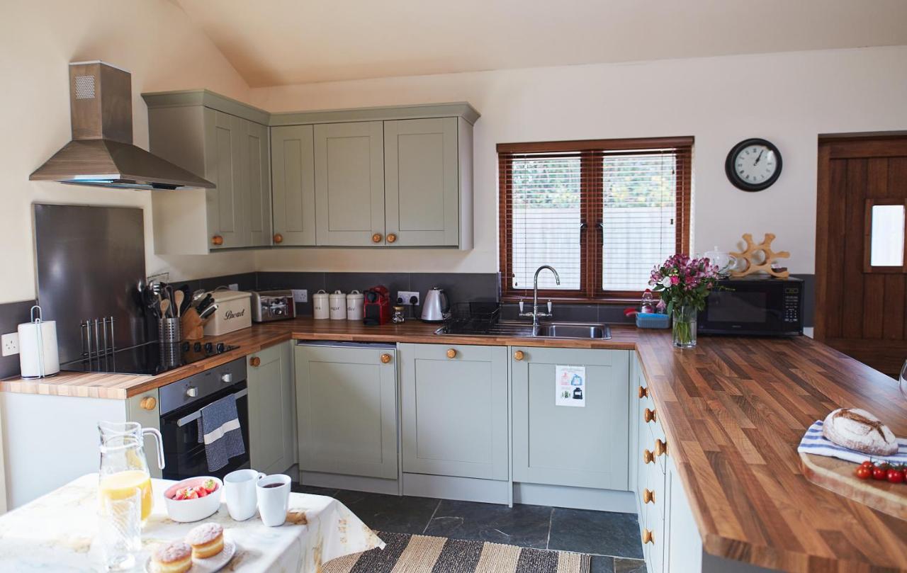 The Old Dairy - Boutique Countryside Cottage At Harrys Cottages Pen-y-Clawdd Εξωτερικό φωτογραφία